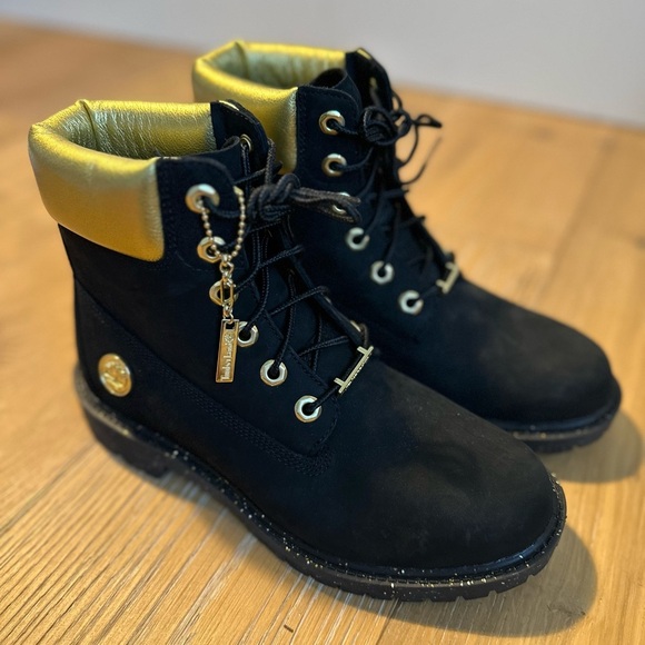 New Timberland 6" Heritage "Black/Gold" Women's Boots - Picture 3 of 6